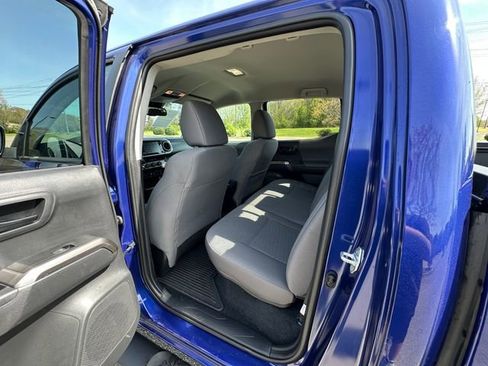 Used 2023 Toyota Tacoma SR5 w/ Technology Package AWD/4WD image 18