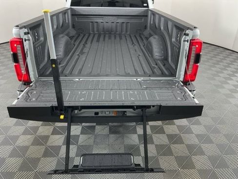 Used 2025 Ford F350 Lariat w/ Black Appearance Package image 8