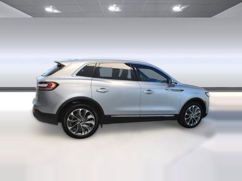 Used 2023 Lincoln Nautilus Reserve w/ Equipment Group 201A image 20