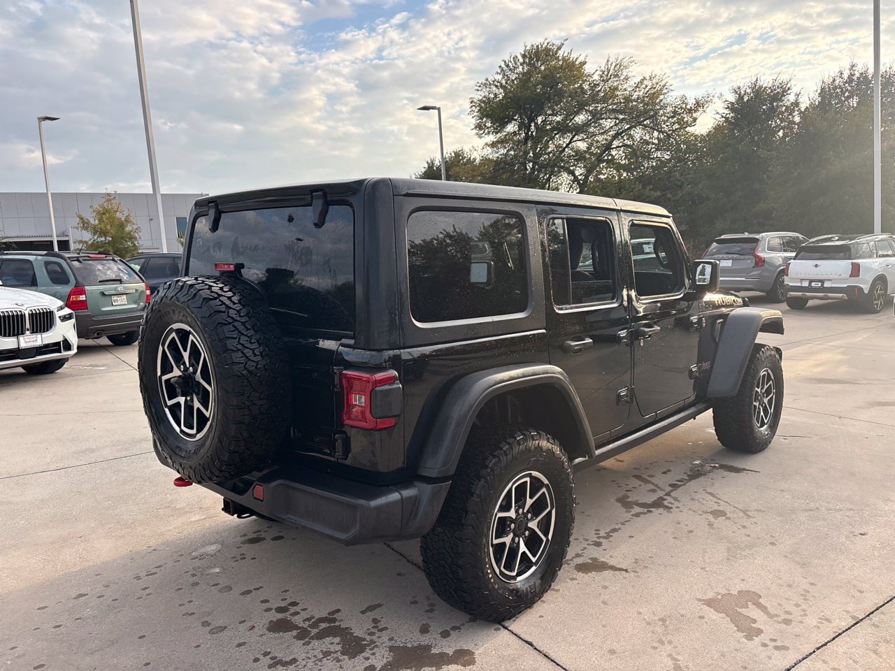 Used 2025 Jeep Wrangler Unlimited Rubicon w/ Convenience Group AWD/4WD image 5