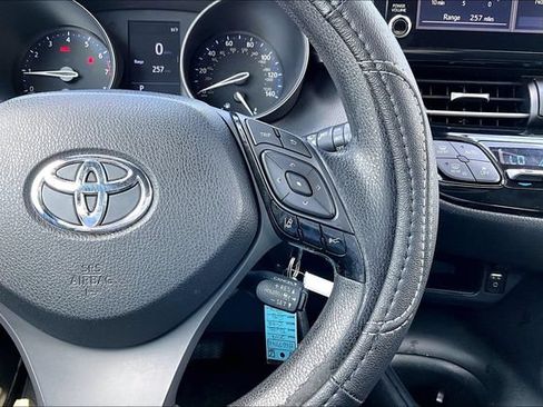 Used 2019 Toyota C-HR LE FWD image 11