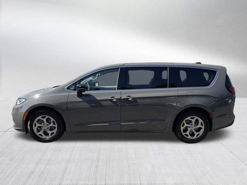 Used 2024 Chrysler Pacifica Limited FWD image 9