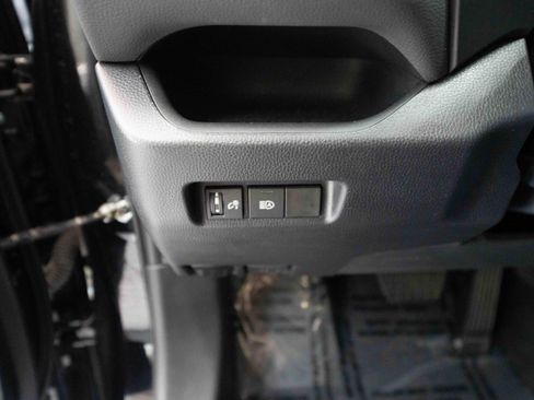 Used 2023 Toyota RAV4 LE AWD/4WD image 11