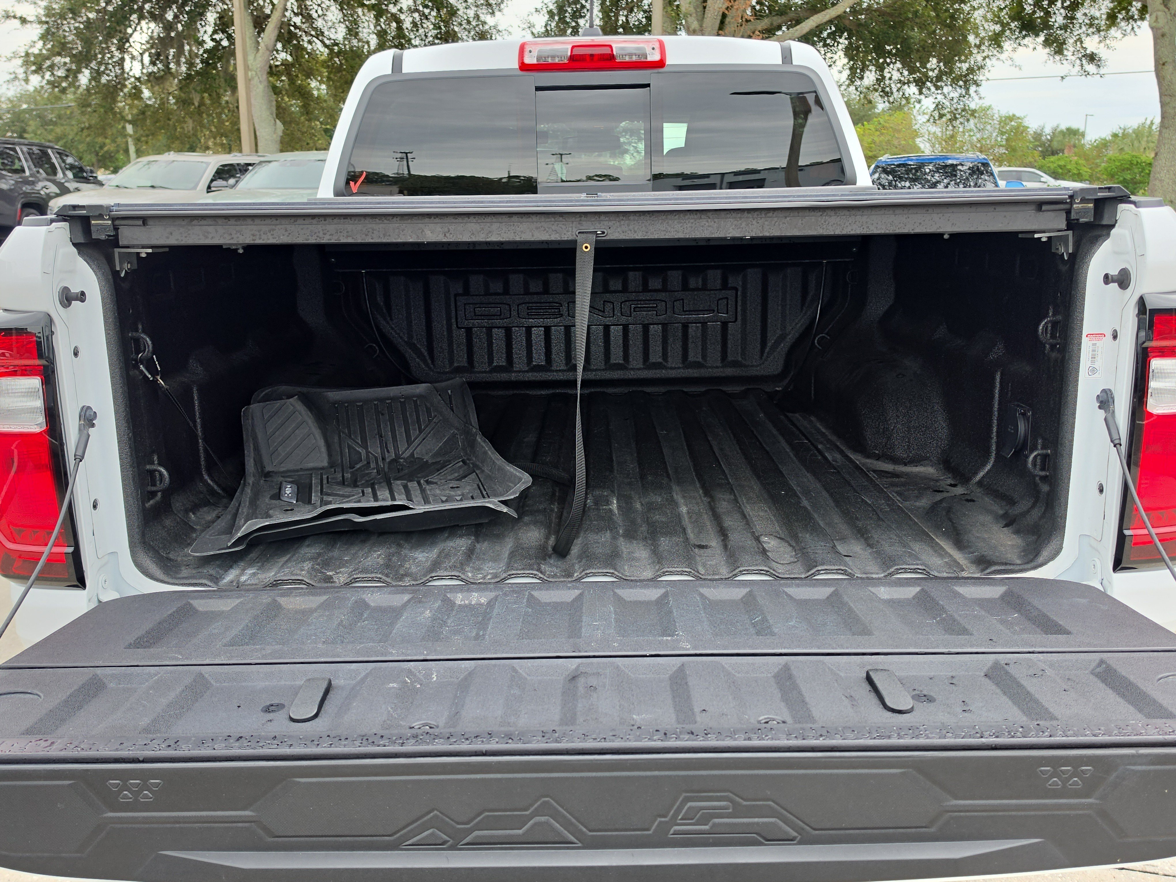 Used 2024 GMC Canyon Denali AWD/4WD image 10
