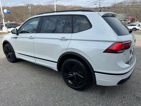 Certified 2023 Volkswagen Tiguan SE R-Line image 7