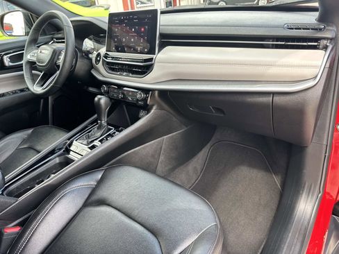 Used 2025 Jeep Compass Limited AWD/4WD image 12