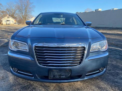 Used 2011 Chrysler 300 Limited RWD image 2