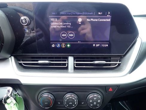 Used 2024 Chevrolet Trax RS w/ Sunroof Package image 25