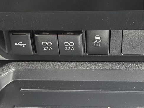 Used 2020 Toyota Tundra SR5 w/ SR5 Upgrade Package AWD/4WD image 21