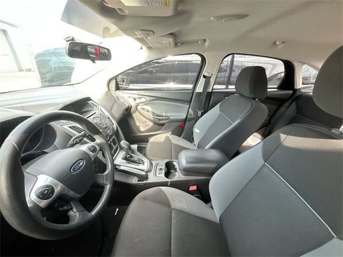 Used 2013 Ford Focus SE w/ SE Winter Pkg image 7