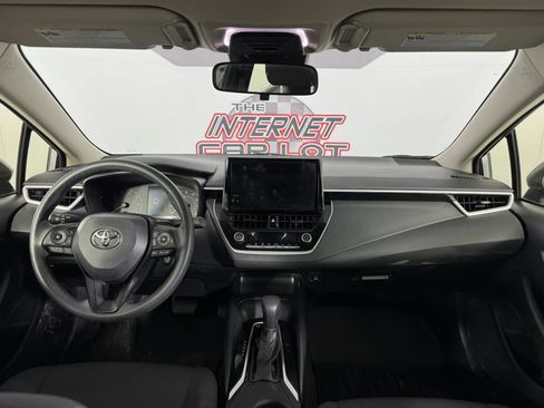 Used 2025 Toyota Corolla LE FWD image 11