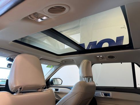 Used 2021 Ford Explorer Platinum w/ Equipment Group 601A image 19