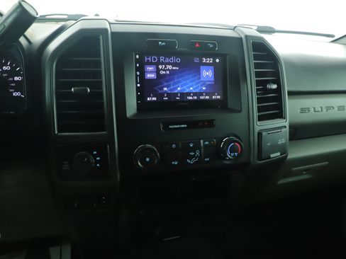 Used 2018 Ford F250 XL w/ Power Equipment Group image 17