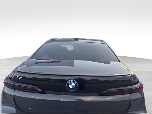 Used 2023 BMW i7 xDrive60 w/ Executive Package 2 AWD/4WD image 8