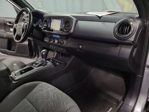 Used 2016 Toyota Tacoma TRD Off-Road w/ Premium & Technology Package AWD/4WD image 25
