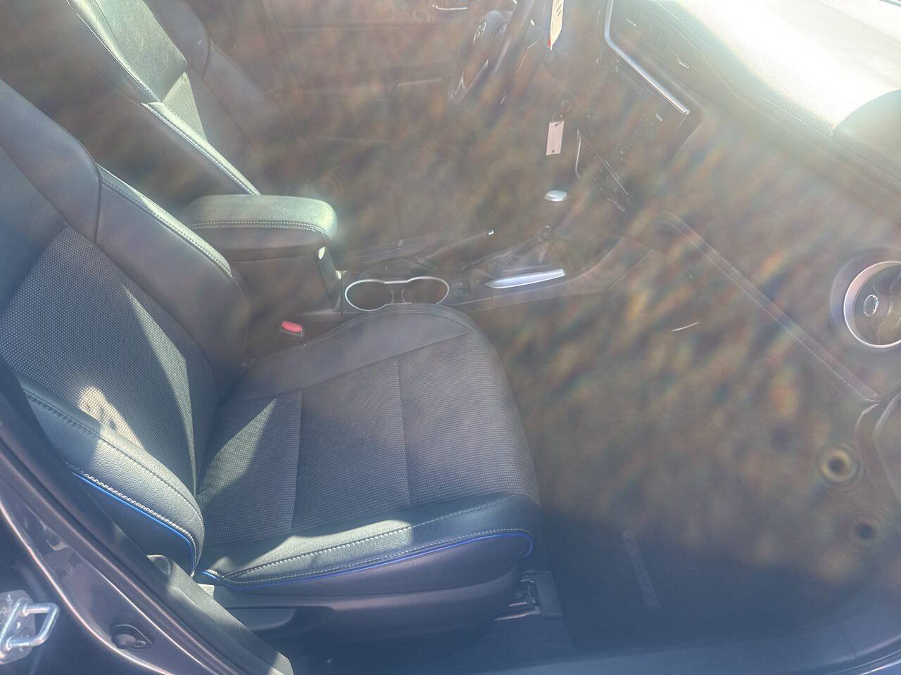 Used 2017 Toyota Corolla SE w/ Carpet Mat Package (TMS) FWD image 27
