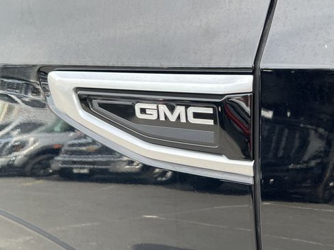 Used 2024 GMC Yukon XL Denali AWD/4WD image 10