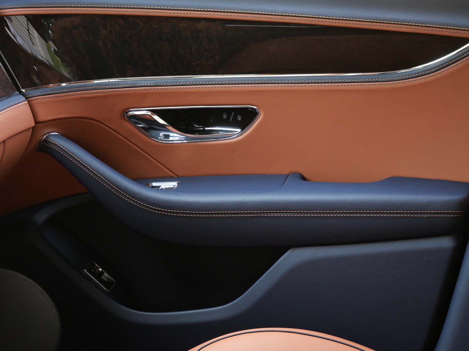 New 2026 Bentley Flying Spur V8 AWD/4WD image 10