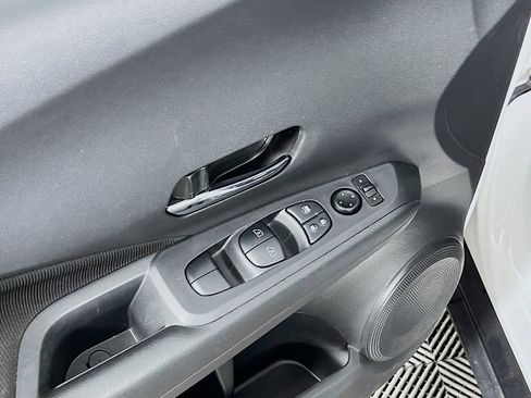 Used 2022 Nissan Kicks SV image 17