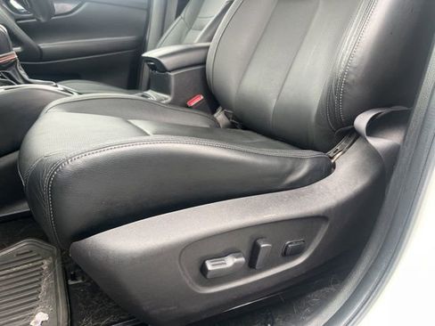 Used 2017 Nissan Rogue SL w/ SL Premium Package image 9