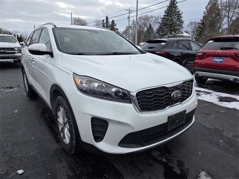 Used 2019 Kia Sorento LX w/ LX Convenience Package image 1