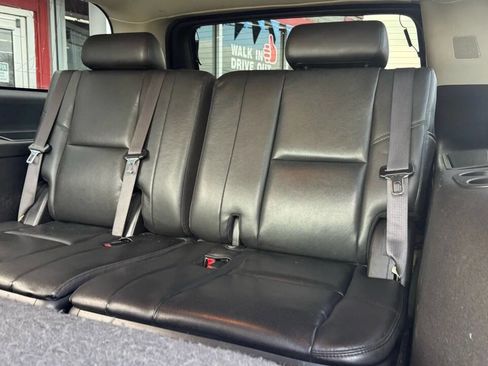 Used 2011 Cadillac Escalade ESV AWD image 24