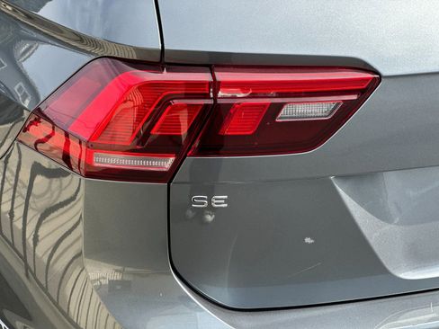 Used 2023 Volkswagen Tiguan SE image 33