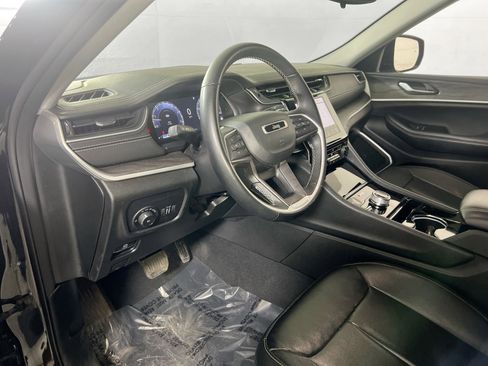 Used 2022 Jeep Grand Cherokee Limited image 9