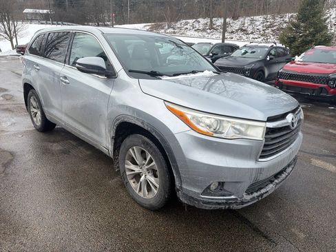 Used 2014 Toyota Highlander LE image 1