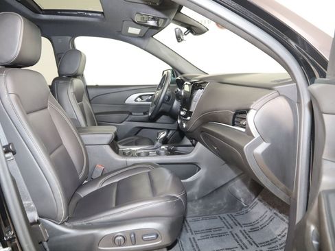 Used 2023 Chevrolet Traverse LT w/ LT Premium Package AWD/4WD image 13
