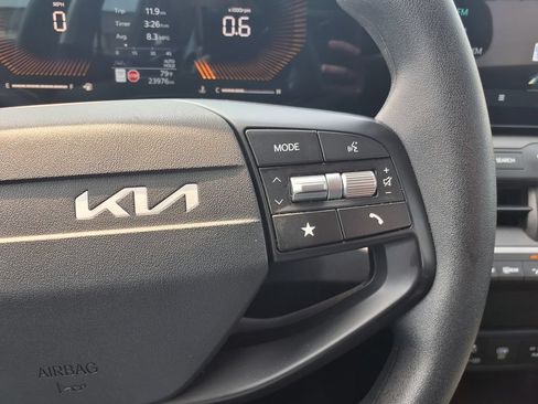 Used 2025 Kia K4 FWD image 24
