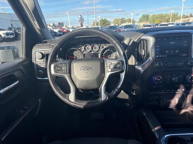 Used 2022 Chevrolet Silverado 1500 RST w/ Max Trailering Package AWD/4WD image 16