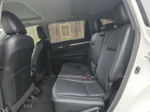 Used 2018 Toyota Highlander XLE image 13