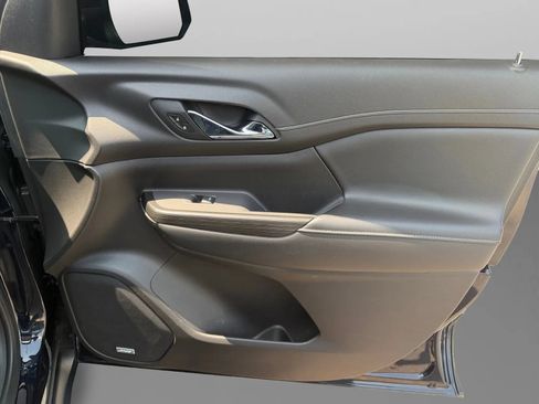 Used 2021 GMC Acadia SLT w/ LPO, Floor Liner Package FWD image 32