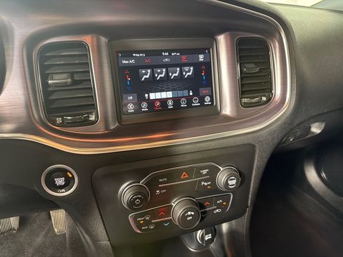 Used 2018 Dodge Charger SXT w/ Blacktop Package RWD image 15