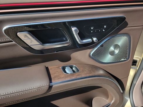 Used 2024 Mercedes-Benz Maybach EQS 680 4MATIC image 10