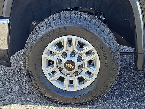 Used 2025 Chevrolet Silverado 2500 LT w/ Convenience Package image 8