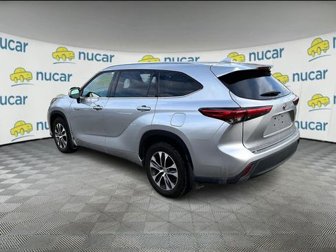 Certified 2021 Toyota Highlander XLE image 3