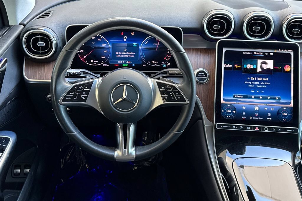 Used 2025 Mercedes-Benz GLC 350e 4MATIC image 17