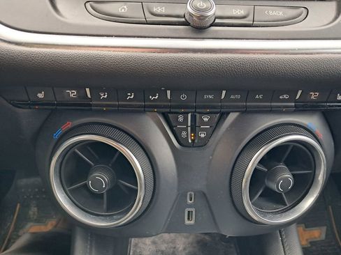 Used 2020 Chevrolet Blazer LT image 18