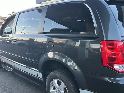 Used 2011 Dodge Grand Caravan Mainstreet w/ PWR Convenience Group image 9