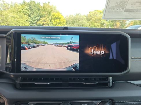 New 2025 Jeep Gladiator High Tide image 19