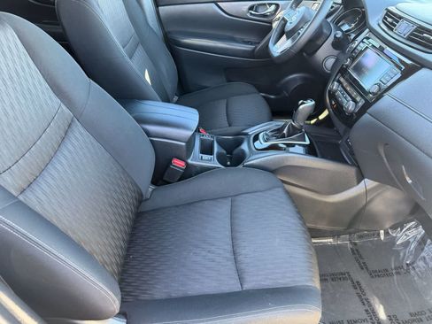 Certified 2020 Nissan Rogue SV FWD image 12