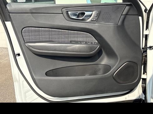 Certified 2023 Volvo XC60 B5 Core AWD/4WD image 10