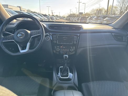 Used 2018 Nissan Rogue SV image 7
