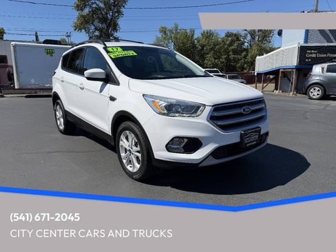 Used 2017 Ford Escape SE w/ Equipment Group 201A AWD/4WD image 1