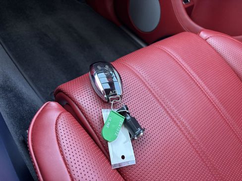 Used 2022 Bentley Bentayga image 28