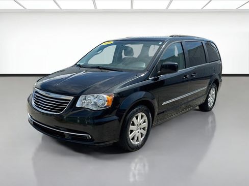 Used 2015 Chrysler Town & Country Touring FWD image 1