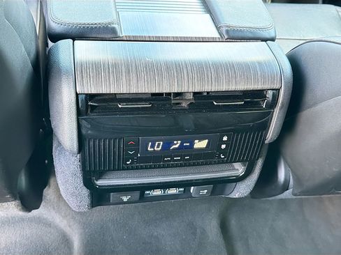 Used 2024 Jeep Wagoneer L Series II w/ Flexible Seating Group RWD image 10