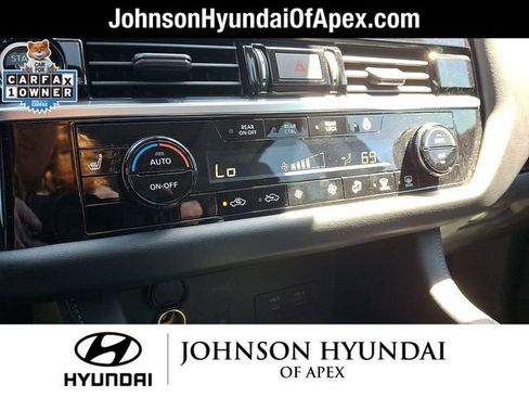 Used 2023 Nissan Pathfinder SL w/ SL Premium Package AWD/4WD image 22